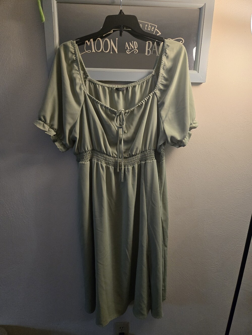 BloomChic Sage Green Puff-Sleeve Midi Dress